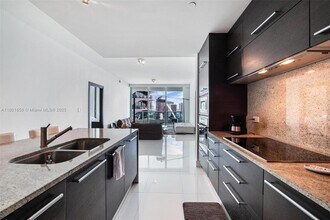 900 Biscayne Blvd, Unit 08 in Miami, FL - Building Photo - Building Photo