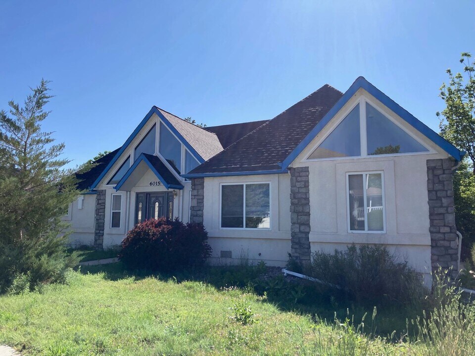 6015 Ursa Ln in Colorado Springs, CO - Building Photo