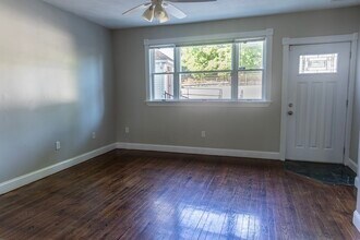 198 School St, Unit 2 in Quincy, MA - Building Photo - Building Photo