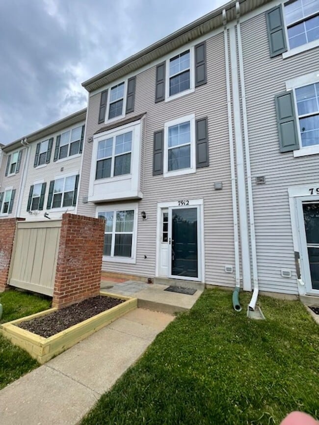 7912 Otter Cove Ct in Gaithersburg, MD - Building Photo - Building Photo