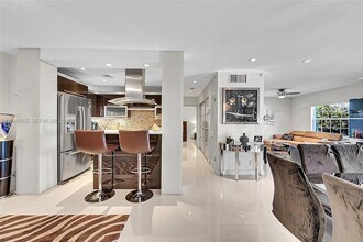 6261 Bay Club Dr, Unit 4 in Fort Lauderdale, FL - Building Photo - Building Photo