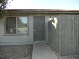 13230 North 21st Pl in Phoenix, AZ - Building Photo