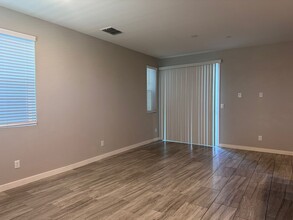 2967 Grassy Bank Ave in Sacramento, CA - Building Photo - Building Photo