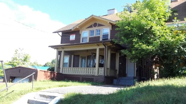 1918 E Fayette St, Unit 2 in Syracuse, NY - Building Photo - Building Photo