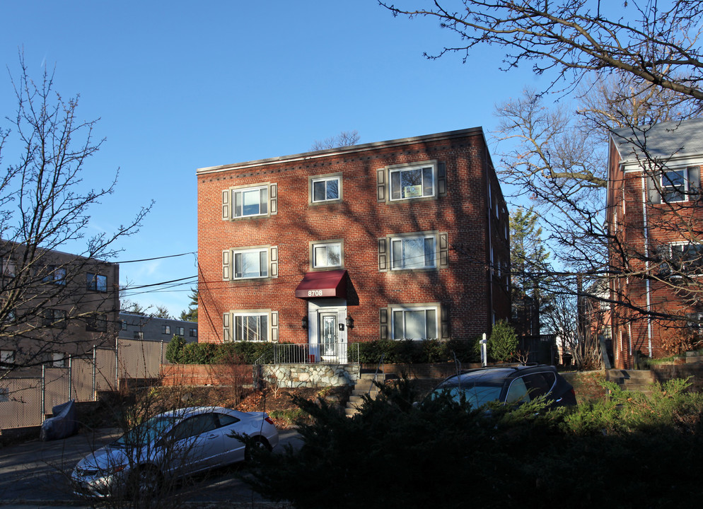 8708 Bradford Rd in Silver Spring, MD - Foto de edificio