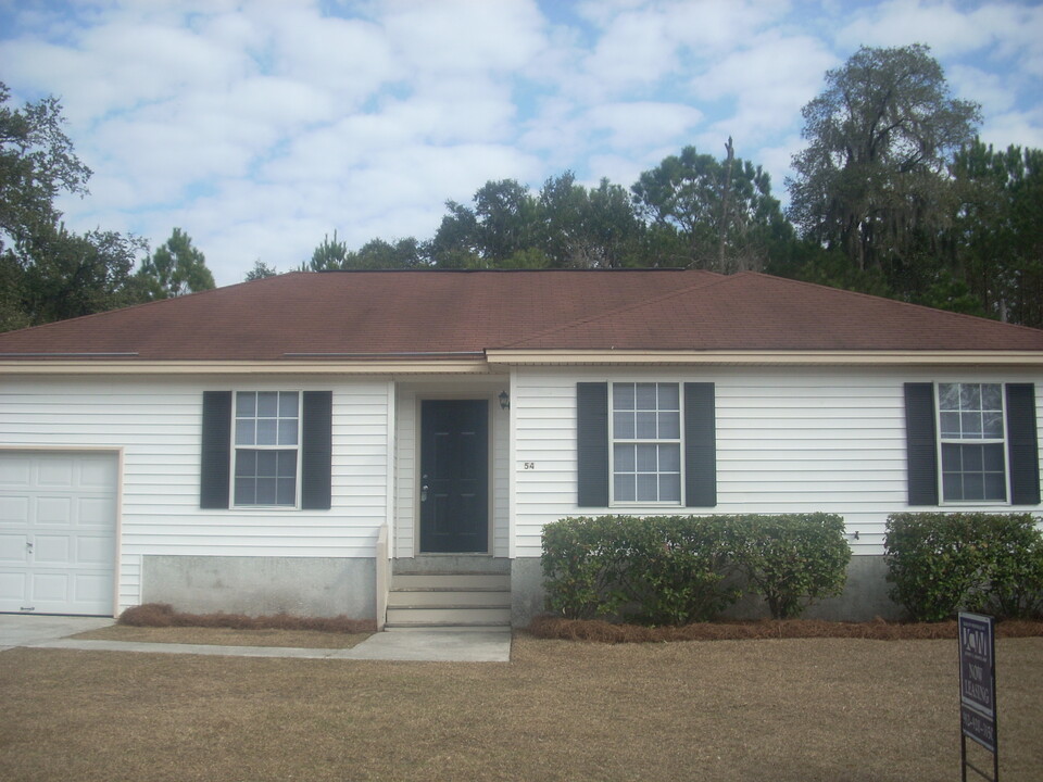 54 Leeward Dr in Savannah, GA - Building Photo