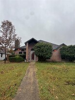 909 Shadybrook Ln in Seagoville, TX - Building Photo