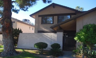 3333 El Encanto Ct in Bakersfield, CA - Building Photo