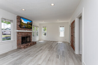 859 N Kenwood St in Burbank, CA - Building Photo - Building Photo