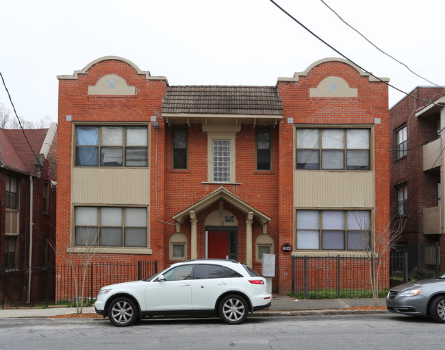 633 NE Parkway Dr in Atlanta, GA - Foto de edificio - Building Photo