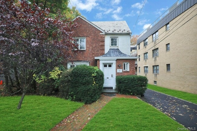 property at 22 Chapel Pl