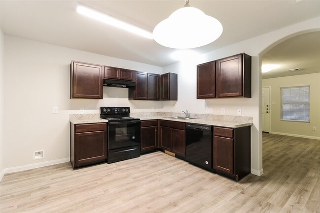 196 Spring Meadows Cir in Willis, TX - Building Photo - Building Photo