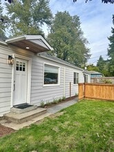 12404 NE 95th St in Kirkland, WA - Building Photo - Building Photo