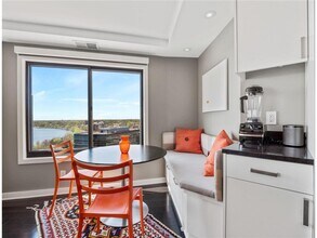 2950 Dean Pkwy-Unit -1501 in Minneapolis, MN - Foto de edificio - Building Photo