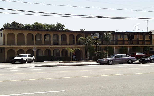 5724 Sepulveda Blvd in Van Nuys, CA - Building Photo - Building Photo