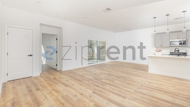 7104 N Maltese Dr in Citrus Springs, FL - Foto de edificio - Building Photo