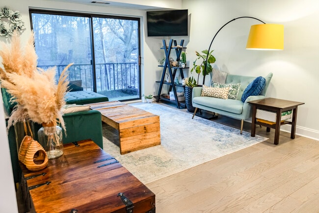 575 Thayer Ave, Unit 102 in Silver Spring, MD - Building Photo - Building Photo