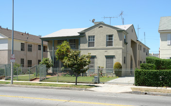 913 S Wilton Pl in Los Angeles, CA - Foto de edificio - Building Photo