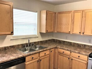 1524 Eastway Dr in Dallas, NC - Building Photo - Building Photo