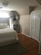 316 N Van Buren St, Unit uppr 2 in East Dundee, IL - Building Photo - Building Photo