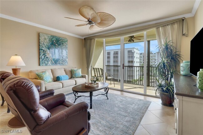4421 Bay Beach Ln in Fort Myers Beach, FL - Foto de edificio - Building Photo
