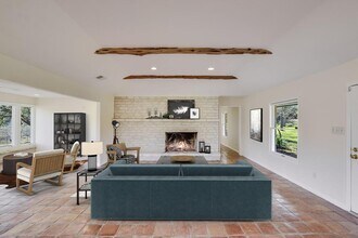 202 Lazy L Ln in Wimberley, TX - Building Photo - Building Photo