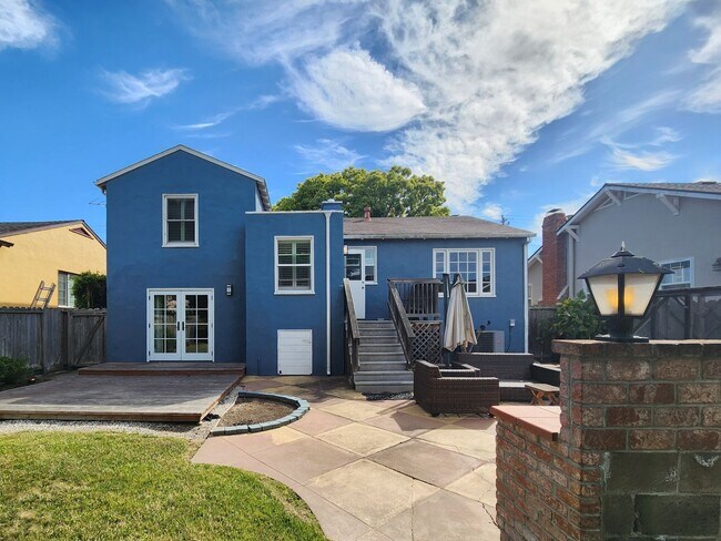property at 1435 Maple St