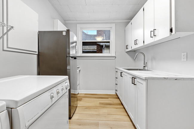 property at 238 Rue Notre-Dame-de-l'île