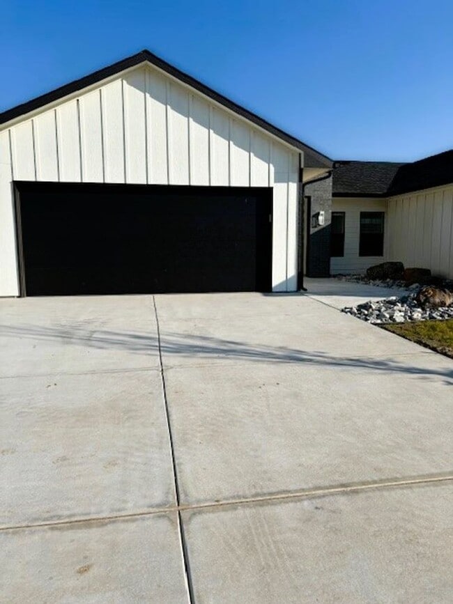 property at 5216-5218 S Chase Cir