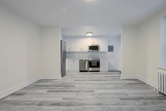 196 Eglinton Ave E in Toronto, ON - Building Photo - Building Photo