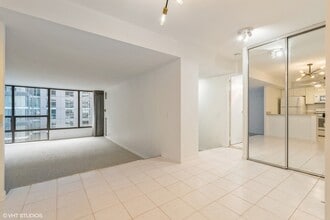 230 E Ontario St, Unit 1302 in Chicago, IL - Building Photo - Building Photo