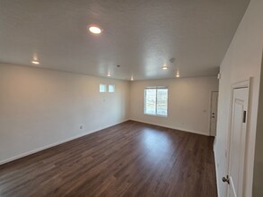 37 N Veranda Ct in Saratoga Springs, UT - Foto de edificio - Building Photo