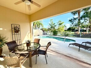 8262 Dominica Pl in Wellington, FL - Building Photo - Building Photo