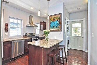 154 W Adams St, Unit 2 in Somerville, MA - Building Photo - Building Photo