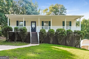 8303 Lakeview Dr SW in Covington, GA - Building Photo