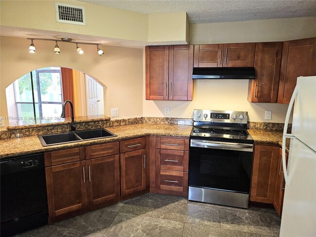 property at 820 N Franklin Ave