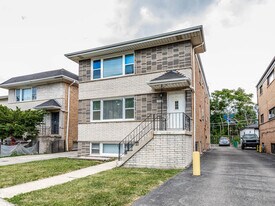 5752 W Park Ave, Unit 1-S in Cicero, IL - Building Photo