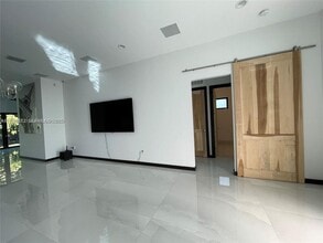 1233 SW 17th Terrace in Miami, FL - Building Photo - Building Photo