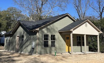 110 Doby St in Camden, SC - Building Photo