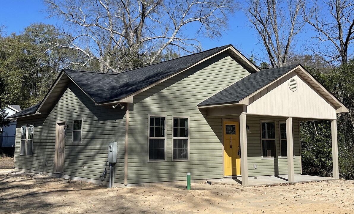 110 Doby St in Camden, SC - Building Photo