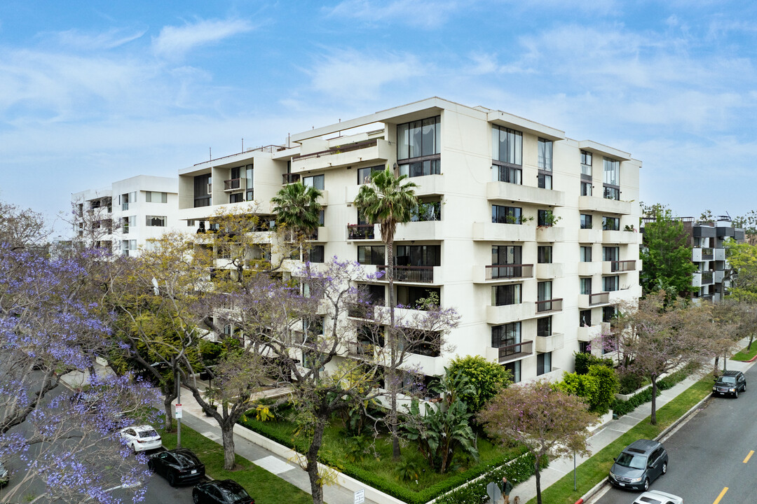 Oakhurst Terrace in Beverly Hills, CA - Building Photo