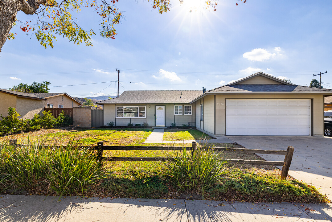 2206 Stinson St in Simi Valley, CA - Building Photo