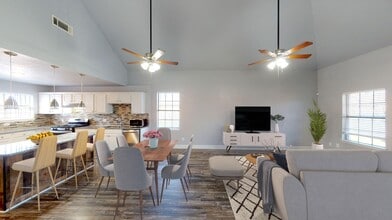 Spacious Victory Gardens home near Trammell Crow Park in Dallas, TX - Foto de edificio - Building Photo