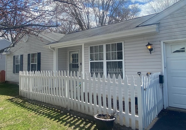 property at 821 Dartmouth Dr