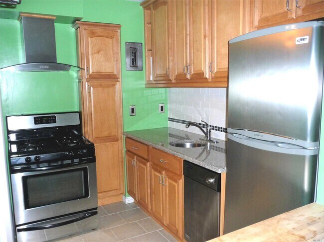 124 Smith St-Unit -1N in Freeport, NY - Building Photo - Building Photo