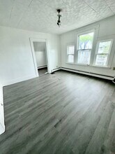 225 Willow St-Unit -3 in Waterbury, CT - Foto de edificio - Building Photo