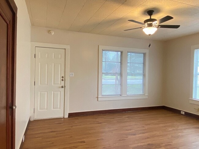 1415 N Wall St in Belton, TX - Building Photo - Building Photo