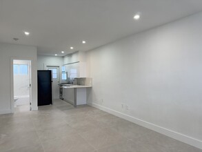 300 74th St in Miami Beach, FL - Building Photo - Building Photo