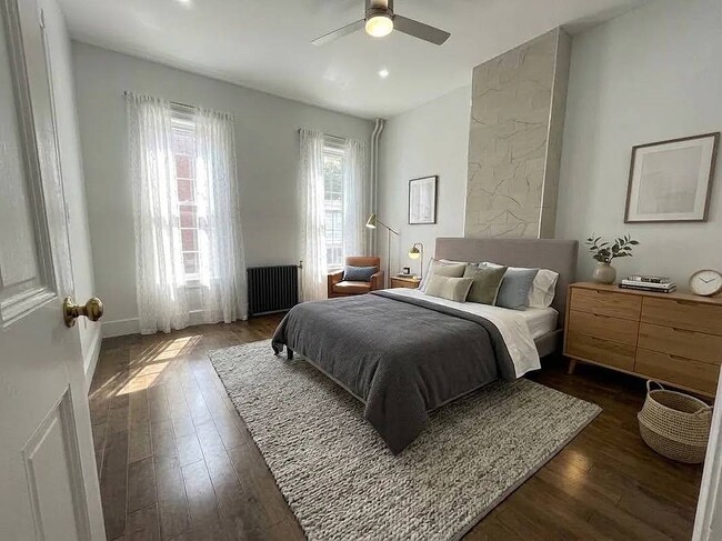 1639 DeKalb Ave, Unit Extra Large