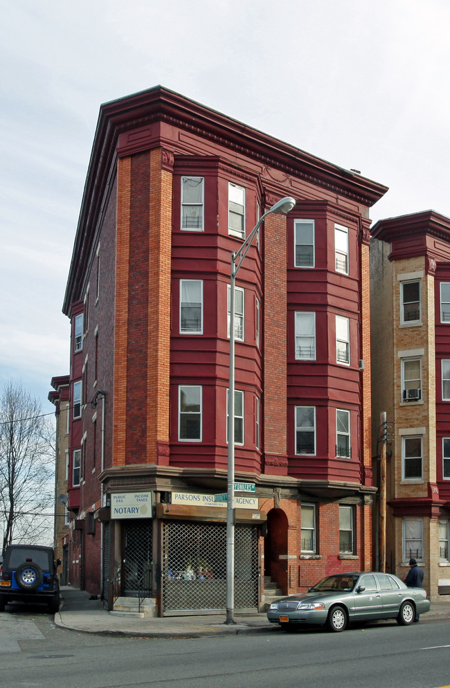 Farmers Insurance Group in Yonkers, NY - Building Photo - Building Photo